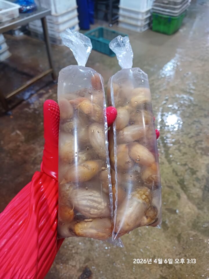 [진동 깐 참미더덕 1봉 200g  (껍질 손질된 )8500원/4월21일  화요일 수령]